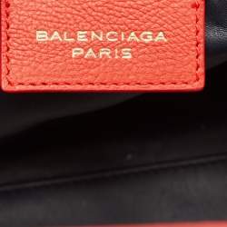 مملوكة مسبقًا Balenciaga Red Leather Tube Clasp Satchel