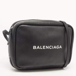 مملوكة مسبقًا Balenciaga Black Leather Everyday Camera Shoulder Bag