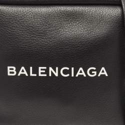 مملوكة مسبقًا Balenciaga Black Leather Everyday Camera Shoulder Bag