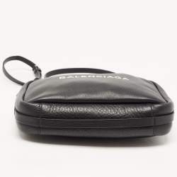 مملوكة مسبقًا Balenciaga Black Leather Everyday Camera Shoulder Bag
