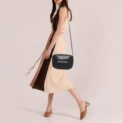 مملوكة مسبقًا Balenciaga Black Leather Everyday Camera Shoulder Bag