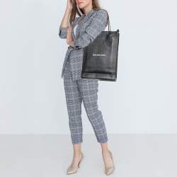 مملوكة مس�بقًا Balenciaga Black Leather Logo Print North South Shopper Tote