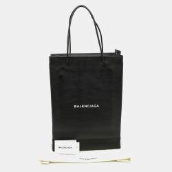 مملوكة مسبقًا Balenciaga Black Leather Logo Print North South Shopper Tote