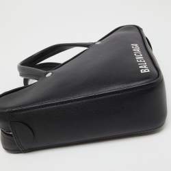 مملوكة مسبقًا Balenciaga Black Leather XS Triangle Duffle Bag