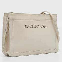مملوكة مسبقًا Balenciaga Off White Leather Perforated Logo Pochette Bag
