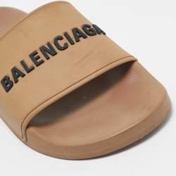 Pre Owned Balenciaga Beige Rubber Logo Pool Slides Size 39