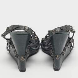 مملوكة مسبقًا Balenciaga Green Leather Arena Studded Strappy Wedge Sandals Size 39