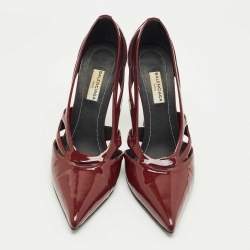 مملوكة مسبقًا حذاء كعب عالي بالنسياغا قصات مفرغة مطاط وجلد أسود مقدمة مدببة مقاس 37