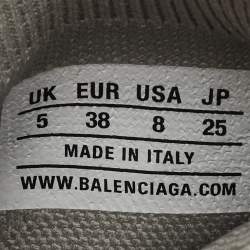 Pre Owned حذاء رياضي بالنسياغا سبيد نسيج محبوك رمادي فاتح نعل شفاف مقاس 38