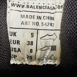 Pre Owned حذاء ر�ياضي بالنسياغا تراك منخفض من أعلى جلد صناعي وشبك أبيض/ برتقالي مقاس 40