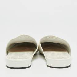 مملوكة مسبقًا حذاء مولز بالنسياغا بي بي فلات جلد منقوش على شكل تمساح بلون كريم مقاس 38