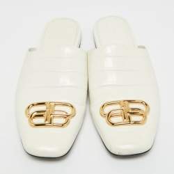 مملوكة مسبقًا حذاء مولز بالنسياغا بي بي فلات جلد منقوش على شكل تمساح بلون كريم مقاس 38