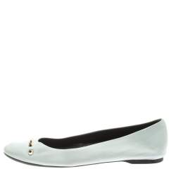 مملوكة مسبقًا حذاء بالييه فلات بالنسياغا جلد أحمر مرصع مقاس 36