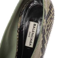 مملوكة مسبقًا حذاء بوت بالنسيياغا بوجة علوي مفتوح و بمقدمة مفتوحة جلد ثعبان أخضر ليموني و أسود مقاس 37