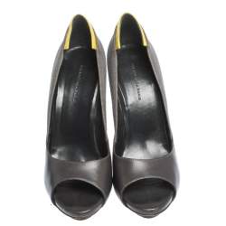 مملوكة مسبقًا Balenciaga Grey/Yellow Canvas and Leather Peep Toe Pumps Size 38
