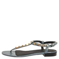 Pre Owned صندل فلات إصبع بالنسياغا مرصع جلد رصاصي مقاس 39