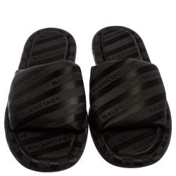 Pre Owned حذاء سلايدز بالنسياغا شعار هوتيل قماش أسود مقاس 39