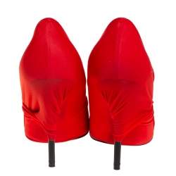 Pre Owned حذاء كعب عالي بالنسياغا مقدمة مدببة قماش سترتش أحمر مقاس 39.5