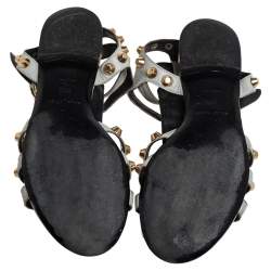 Pre Owned صندل فلات بالنسياغا جلد رصاصي مرصع سير كاحل مقاس 38.5