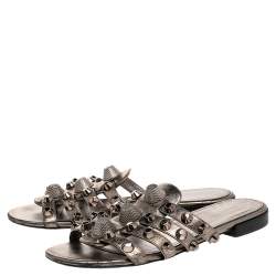 مملوكة مسبقًا Balenciaga Gris Leather Arena Studded Flat Sandals Size 36