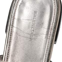 مملوكة مسبقًا Balenciaga Gris Leather Arena Studded Flat Sandals Size 36