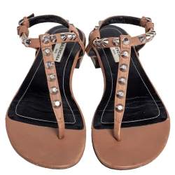 مملوكة مسبقًا Balenciaga Brown Leather Arena Studded Thong Flats Size 38.5