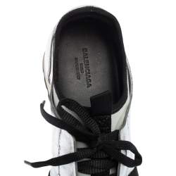 مملوكة مسبقًا Balenciaga Silver/Grey Leather And Fabric Race Runner  Sneakers Size 36