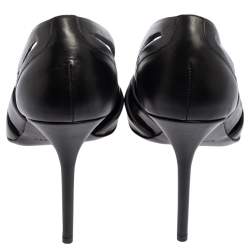 مملوكة مسبقًا حذاء كعب عالي بالنسياغا جلد أسود قصات ليزر عنكبوت مقدمة مدببة مقاس 39.5