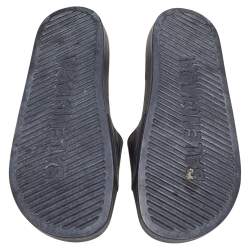 Pre Owned حذاء سلايدز بالنسياغا فلات شعار بي بي مطاط أسود مقاس 38