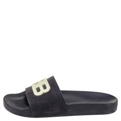 Pre Owned حذاء سلايدز بالنسياغا فلات شعار بي بي مطاط أسود مقاس 38