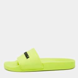 مملوكة مسبقًا Balenciaga Neon Green Rubber Embossed Logo Slides Size 38