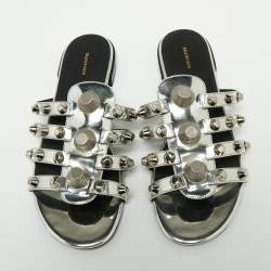 مملوكة مسبقًا صندل سلايد بالنسياغا فلات أرينا جينت جلد مغلف فضي مقاس 38