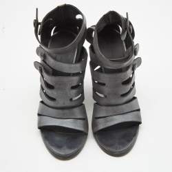 مملوكة مسبقًا Balenciaga Grey Leather Wedge Ankle Strap Sandals Size 40