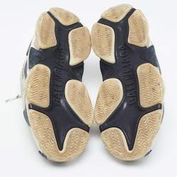 مملوكة مسبقًا Balenciaga Light Grey Mesh and Leather Triple S Sneakers Size 38