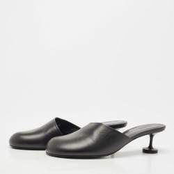 مملوكة مسبقًا Balenciaga Black Leather Lady Mules Sandals Size 41