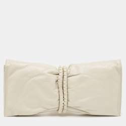 مملوكة مسبقًا Bottega Veneta Off-White Padded Leather Bifold Clutch