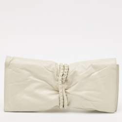 مملوكة مسبقًا Bottega Veneta Off-White Padded Leather Bifold Clutch