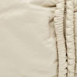 مملوكة مسبقًا Bottega Veneta Off-White Padded Leather Bifold Clutch