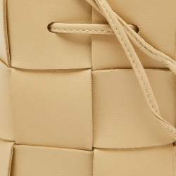 Pre Owned Bottega Veneta Porridge Cream Leather Mini Cassette Bucket Bag