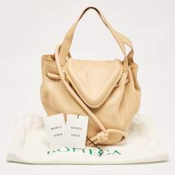 مملوكة مسبقًا Bottega Veneta Beige Leather Beak Shoulder Bag