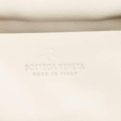 Pre Owned حقيبة بوتيغا فينيتا كبيرة الحجم بجلد إنتشياتو مبطن أبيض مع سحاب