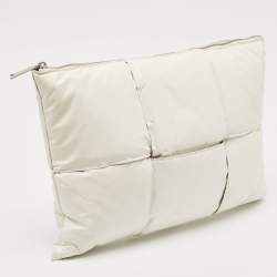 Pre Owned حقيبة بوتيغا فينيتا كبيرة الحجم بجلد إنتشياتو مبطن أبيض مع سحاب