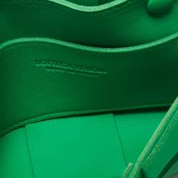 Pre Owned Bottega Veneta Green Intrecciato Leather Mini Candy Cassette Crossbody Bag