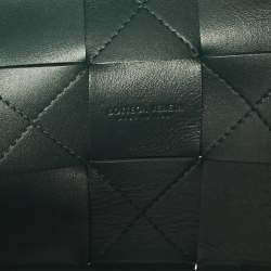 مملوكة مسبقًا حقيبة دلو بوتيغا فينيتا شريطية جلد أخضر صغير منسوج