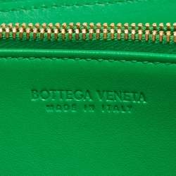 مملوكة مسبقًا محفظة بوتيغا فينيتا سحاب ملتف جل�د انتريشياتو خضراء