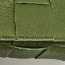 Pre Owned Bottega Veneta Cassette Medium Green Intrecciato Leather Shoulder Bag
