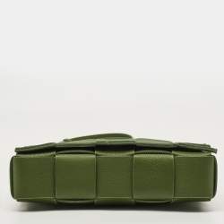 Pre Owned Bottega Veneta Cassette Medium Green Intrecciato Leather Shoulder Bag