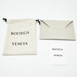 مملوكة مسبقًا Bottega Veneta Off White Leather Envelope Card Holder