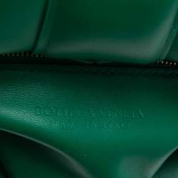 مملوكة مسبقًا Bottega Veneta Green Maxi Intrecciato Leather Padded Cassette Bag