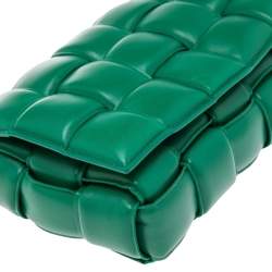 مملوكة مسبقًا Bottega Veneta Green Maxi Intrecciato Leather Padded Cassette Bag